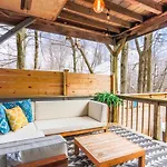 Beautiful Mount Pocono Chalet With Hot Tub!!