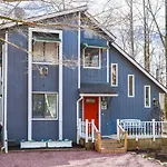 Beautiful Mount Pocono Chalet With Hot Tub!!