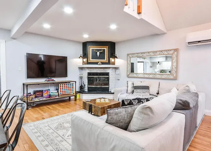 Beautiful Mount Pocono Chalet With Hot Tub!!