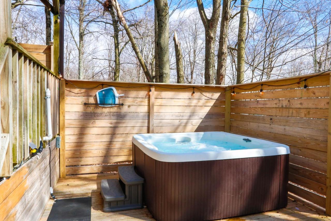 Beautiful Mount Pocono With Hot Tub!!